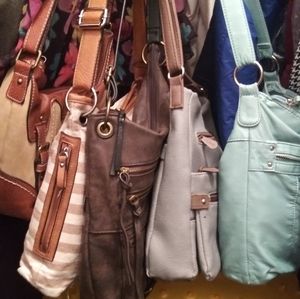 High five! Purses galore in one lot of five...